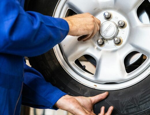 Profesionalus automobilio padangų montavimas ir techninė patikra autoservise.